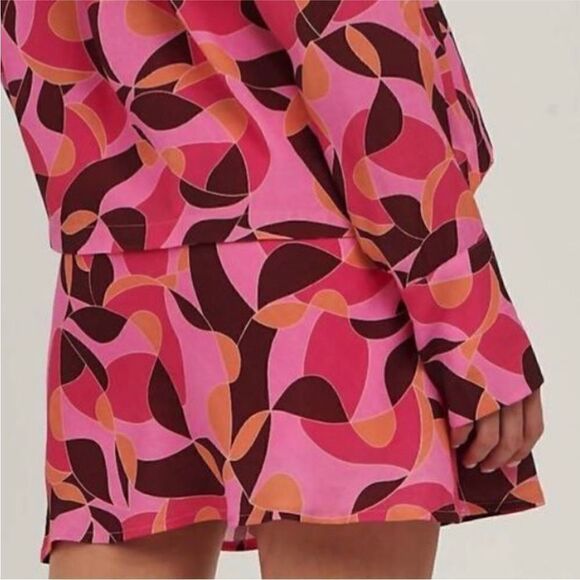 CHARLIE HOLIDAY NWT CATALINA 2 piece TOP AND SKIRT ABSTRACT SWIRL
PINK SIZE 8 - Picture 12 of 14
